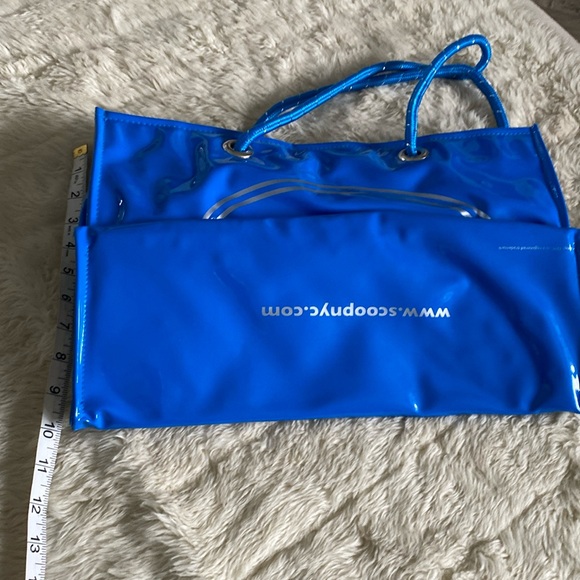 SCOOP NYC patent branded large vinyl shopper tote bag shopping rope handle strap - Picture 3 of 5